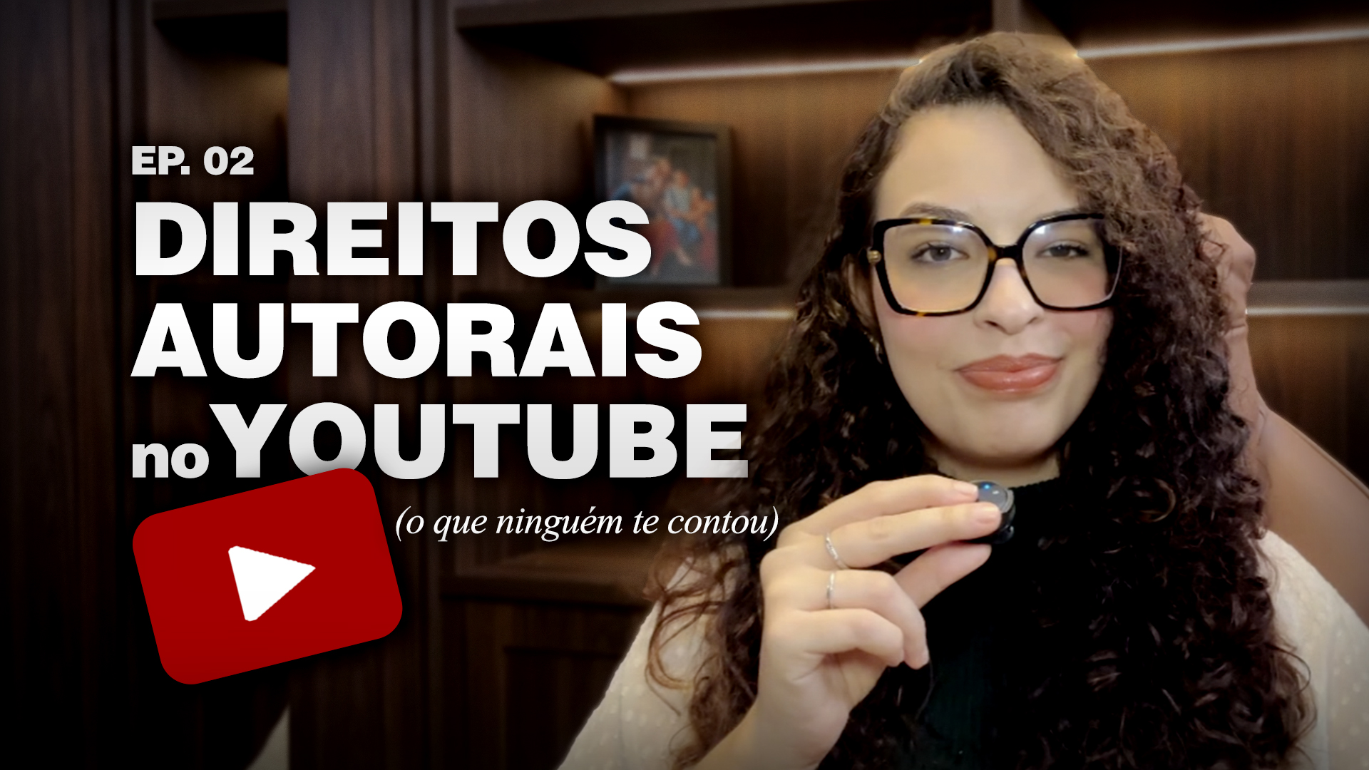 Camila, advogada e sócia da empresa, na capa de um vídeo de youtube onde explica direito do entretenimento e digital